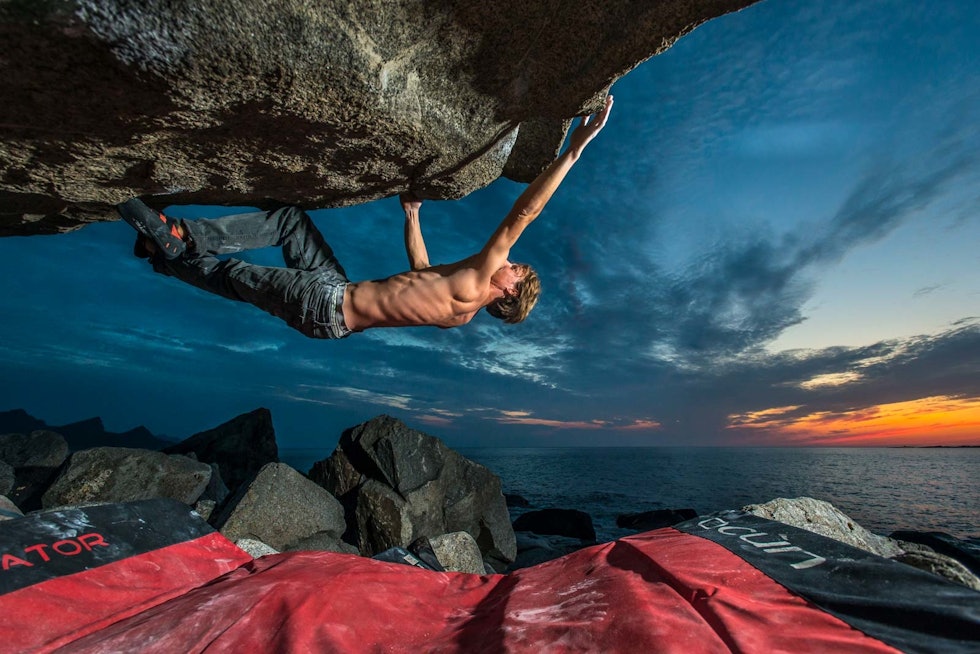 I solnedgangen: Martin Fransson på Abs (7A) ved Uttakleiv. I solnedgangen: Martin Fransson på Abs (7A) ved Uttakleiv.
