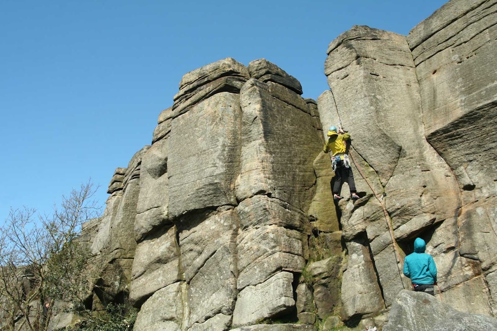 Lav og fin: Sara Bergentz og Bjørn Owren på en ukjent rute på Sentinel Burbage North. Peak-District-England-Paula-Voldner-5
