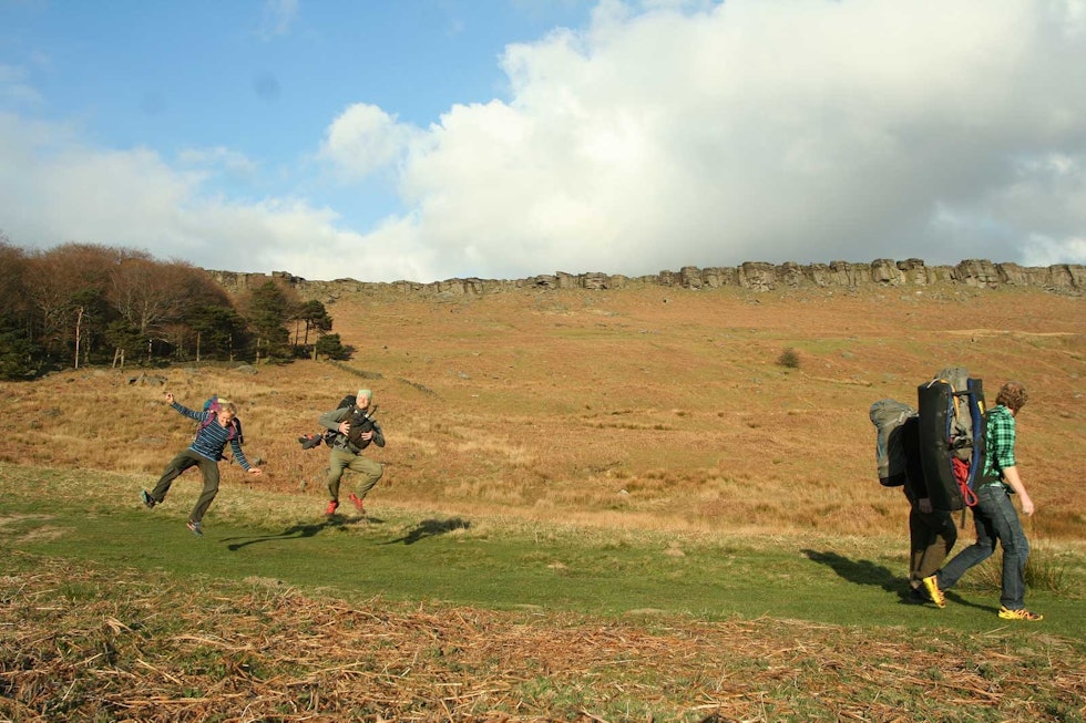 Glede: På tur foran Stanage. Peak-District-England-Paula-Voldner-6