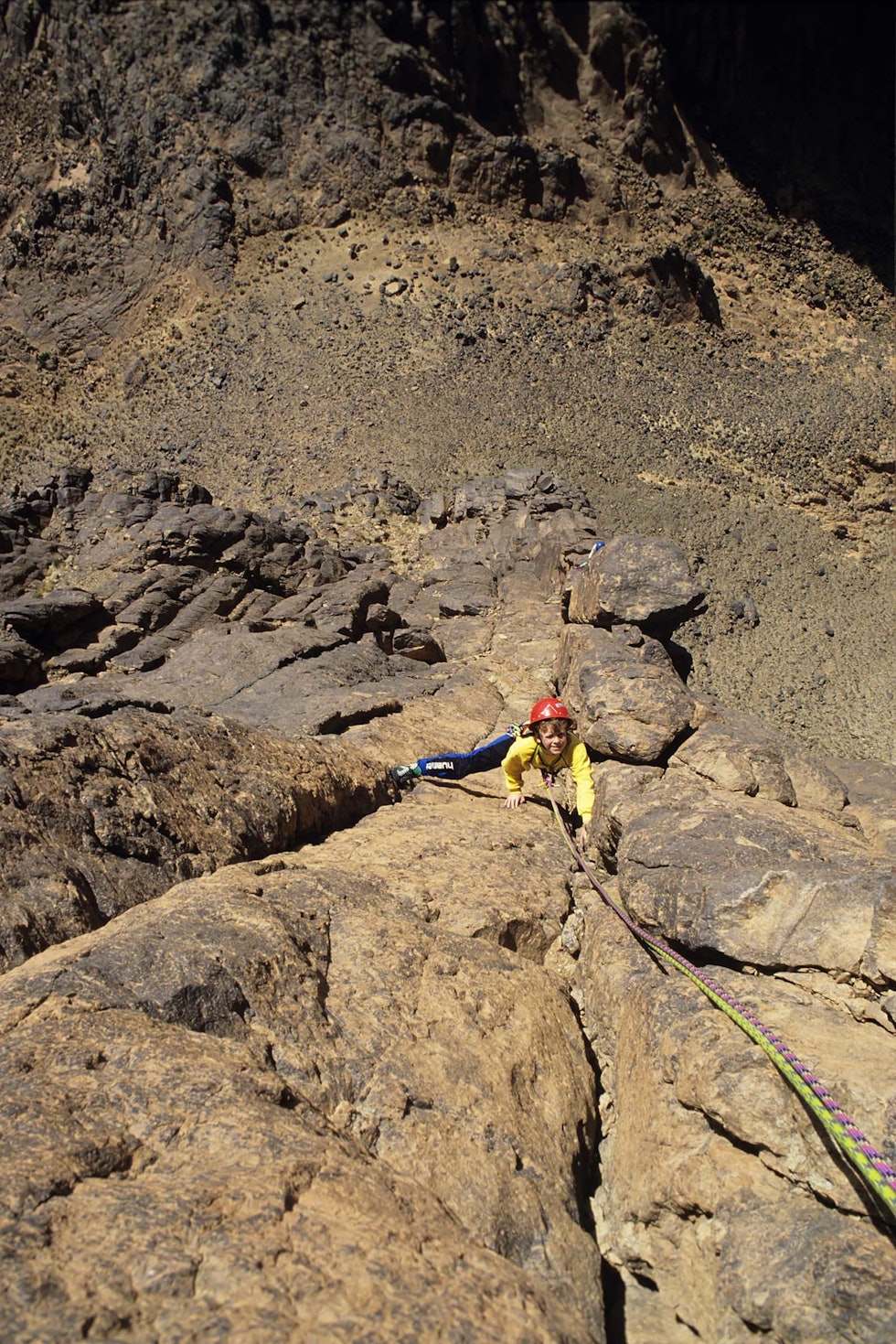 Februar 1991: Femte taulengde på Voie directe de droite (5), Tezoulaigs Nord i Algerie. Foto: Iver Gjelstenli Espen-Fadnes-Klatring-1