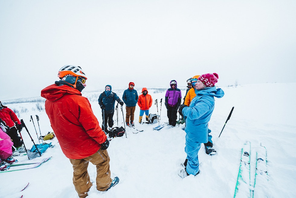 Vivian Bruchez og Johanna Smilla Stalnacke på en av toppturene. Foto: Mathis Dumas Arctic Ice Festival isklatring