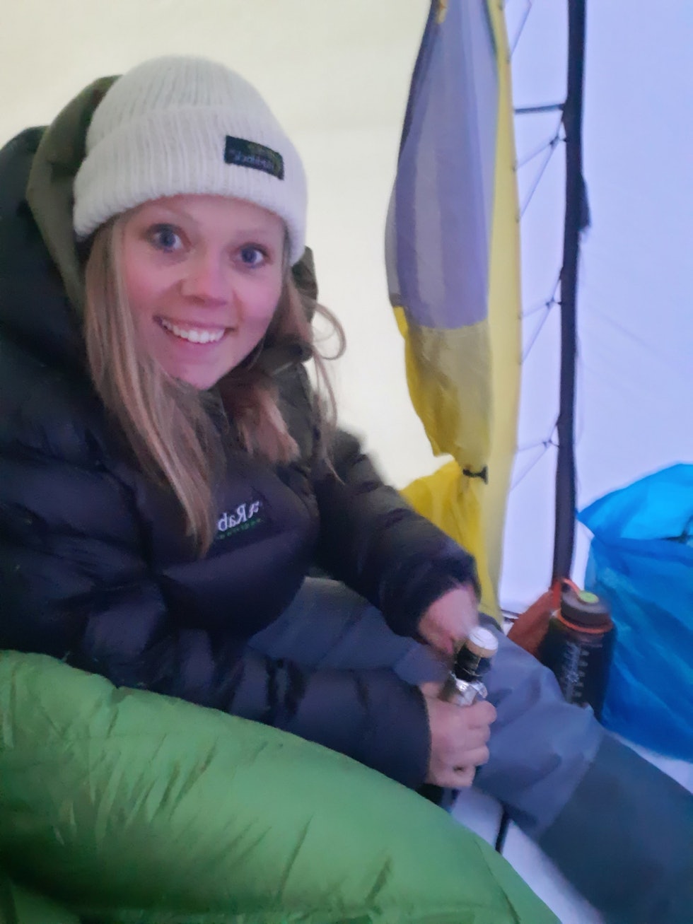 PERSEPROSECCO: Jeg skulle på skitur i Jotunheimen samme dag, så perseproseccoen måtte inntas i teltet. 20210430_215858