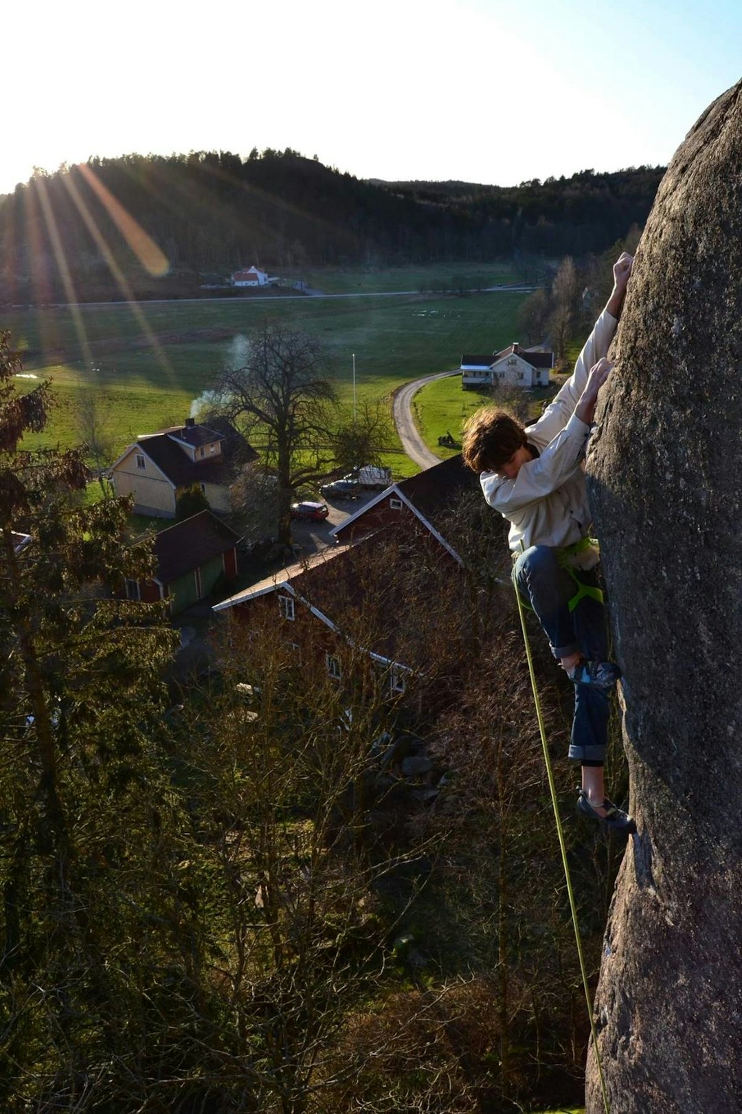 LANGT NED: Aleksej på toppcruxet, langt over siste sikring. Foto: Kenny Brandt Savage Horse 3