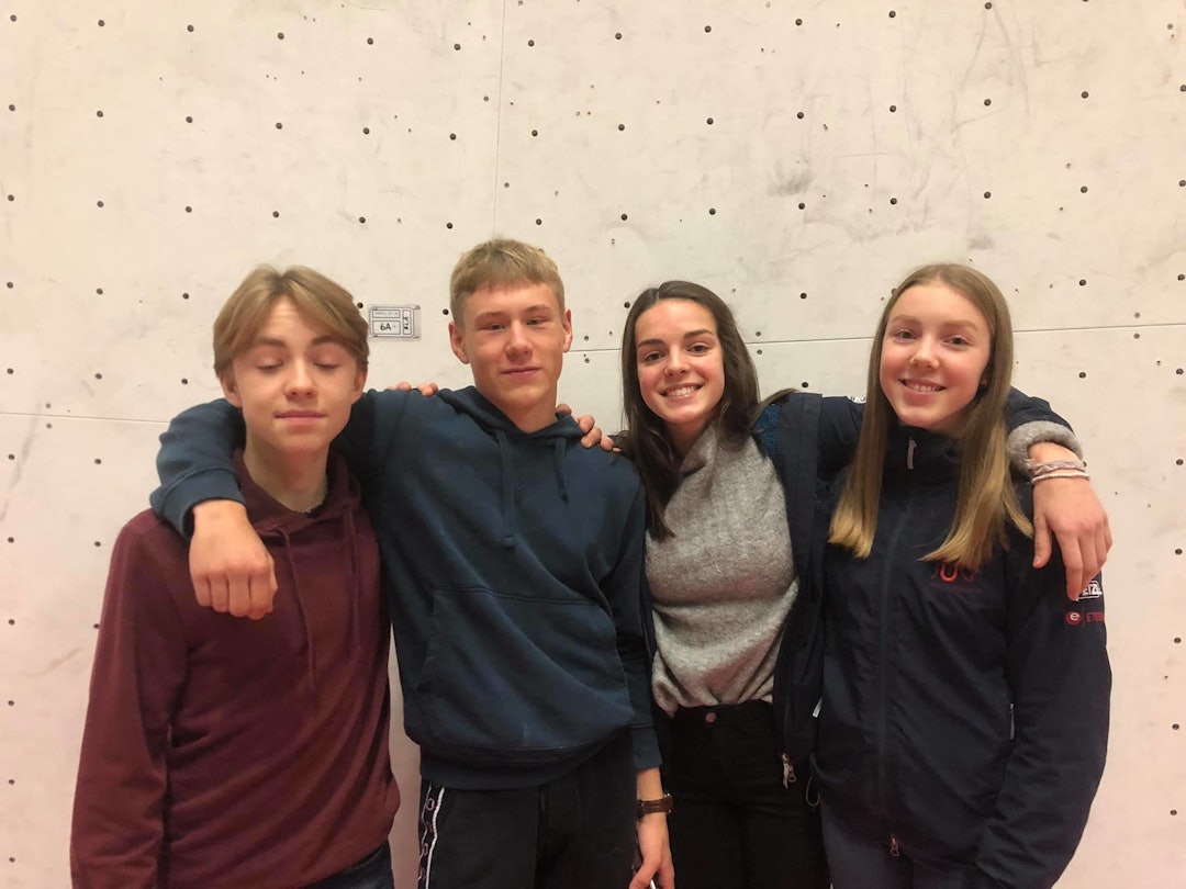 Våre yngste medaljører i klassen youth B med Teodor Kirkebø tv, Kristoffer Danielsen, Edel Lemvik og Sunniva Øvre-Eide. Foto: Norges Klatreforbund 76601266_2766598013404856_8395231127333240832_o