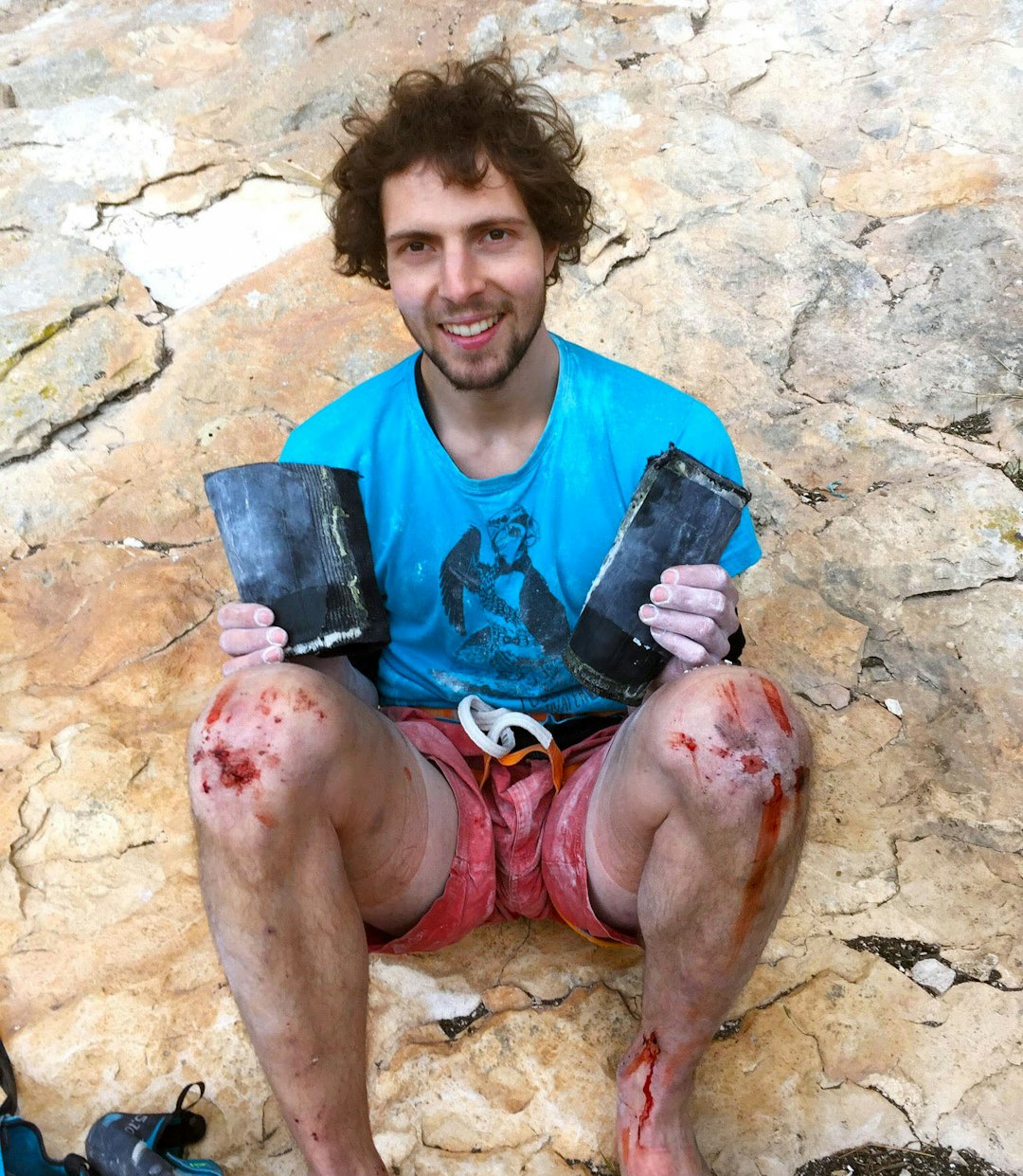 Erik Grandelius med sine hjemmesnekrede kneepads Erik Grandelius med sine hjemmesnekrede kneepads