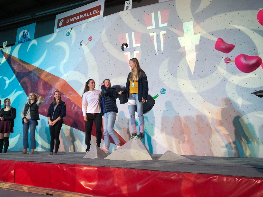 Pallen i klassen junior jenter. Foto: Kristoffer Klev 73242546_1291401757728843_5826230227738558464_n