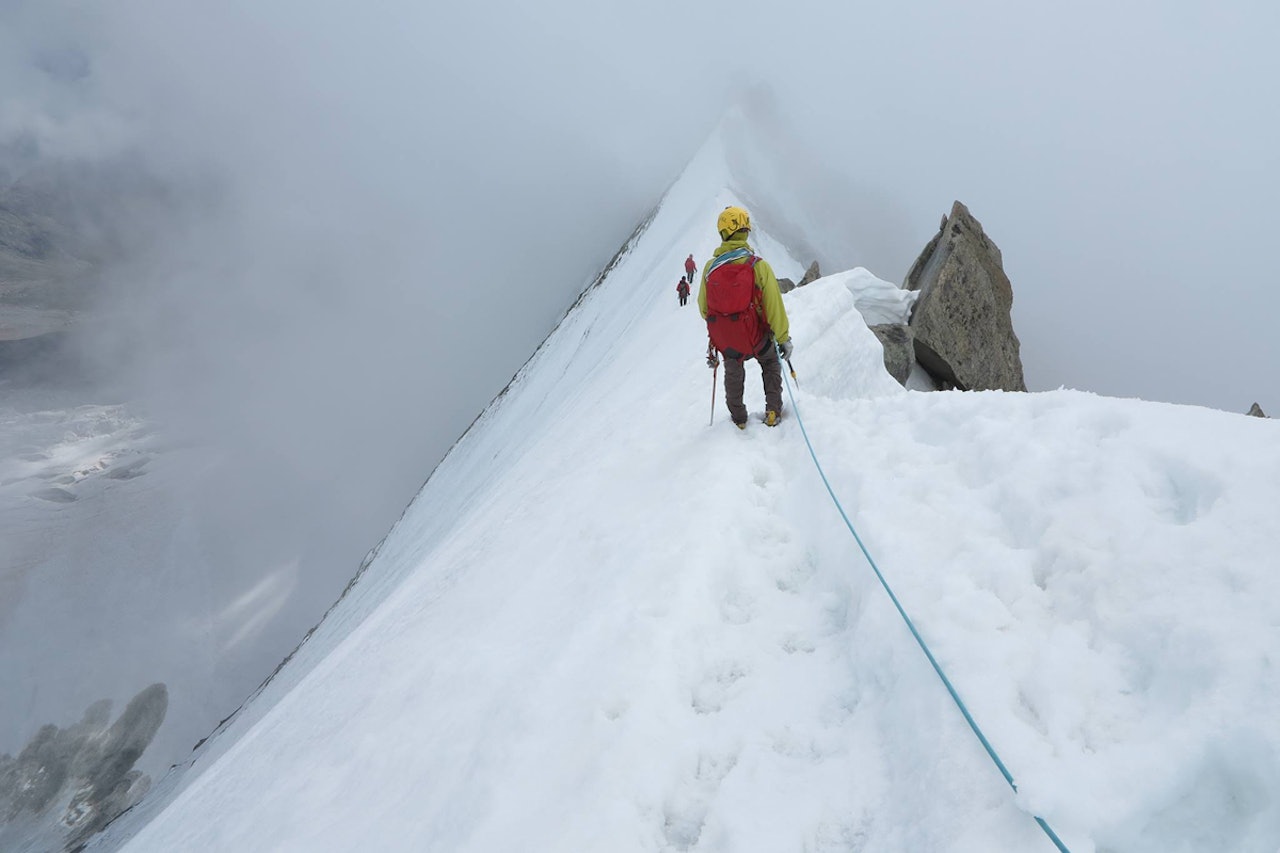 ENDELIG FERDIG: Tormod Granheim ble første nordmann som har besteget alle Alpenes 4000-meterstopper. Her er han på vei ned fra prosjektets siste topp; Weisshorn i Sveits. Foto: Jacob Wærness