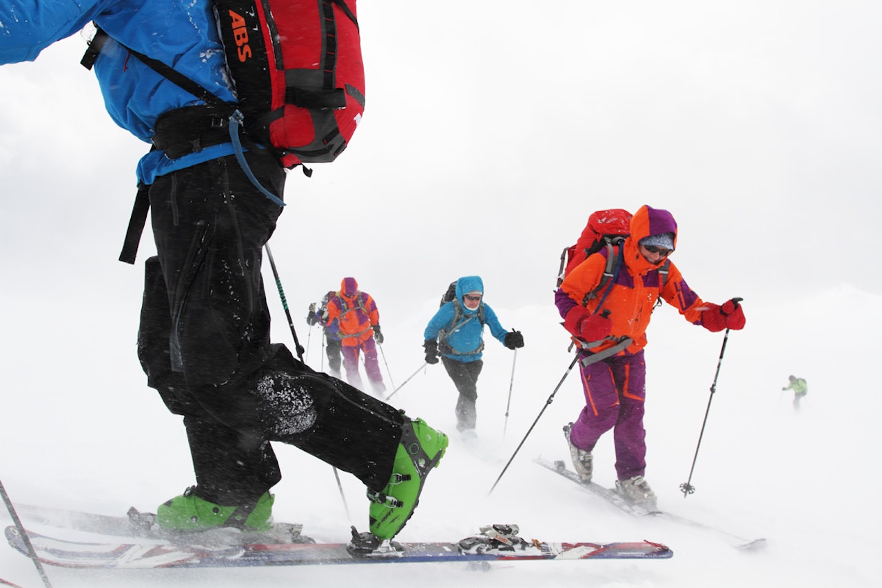 HALVERER TINDEVEGLEDERKVALIFISERINGEN: Fra høsten 2019 kan du ta kun skidelen av Nortinds tindeveglederkvalifisering – det er omtrent halvparten – og bli skifører. Arkivfoto: Tore Meirik