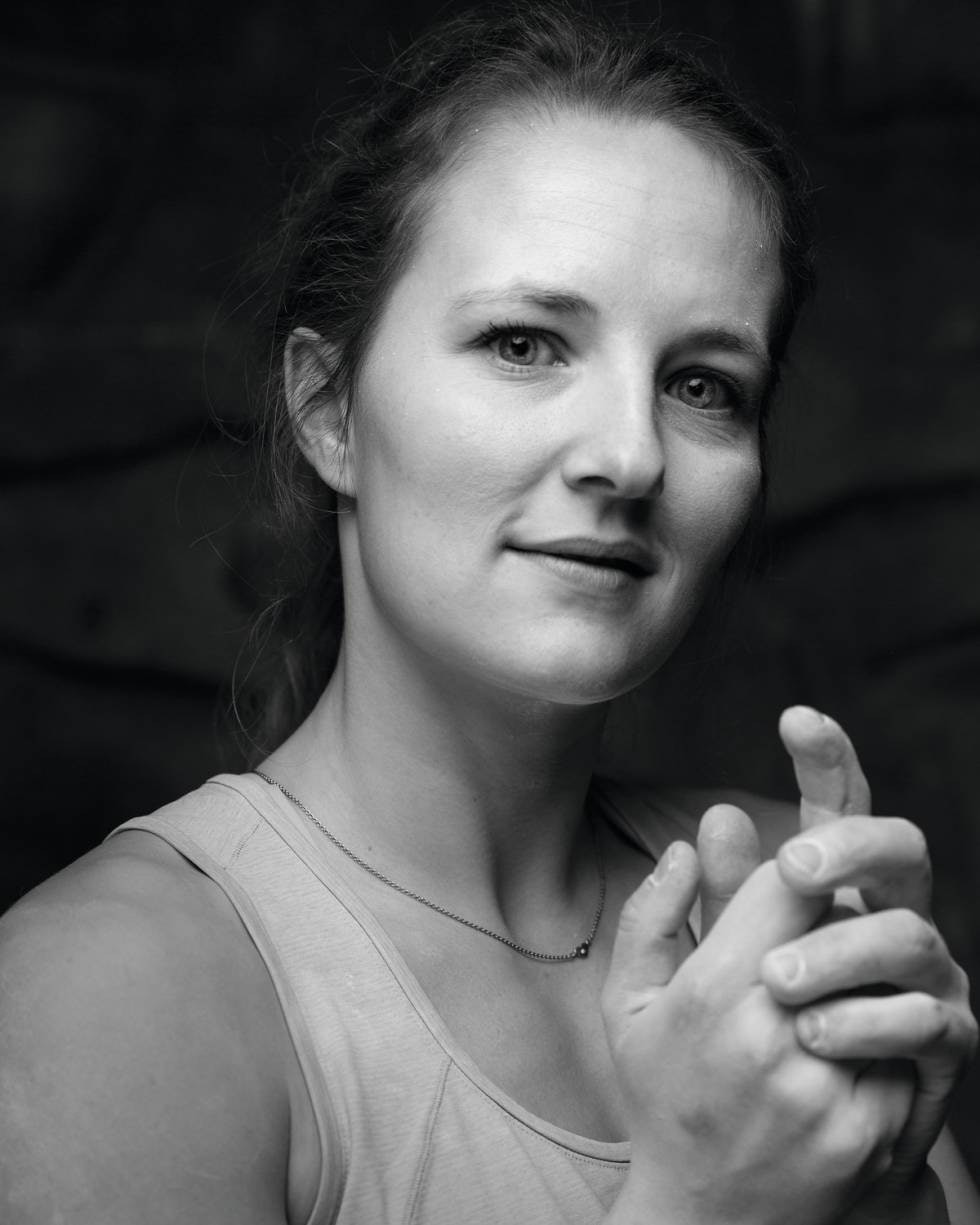 SIKTER MoT VM: Tina Hafsaas studerer økologi og naturforvaltning ved NMBU på Ås, og prøver å kombinere det å være fulltidsstudent med å være fulltidsklatrer. «Det er hektisk men veldig gøy», sier hun. Planen for 2021 er VM i september. «Klatring er fortsatt førsteprioritet». SIKTER MoT VM: Tina Hafsaas studerer økologi og naturforvaltning ved NMBU på Ås, og prøver å kombinere det å være fulltidsstudent med å være fulltidsklatrer. «Det er hektisk men veldig gøy», sier hun. Planen for 2021 er VM i september. «Klatring er fortsatt førsteprioritet».