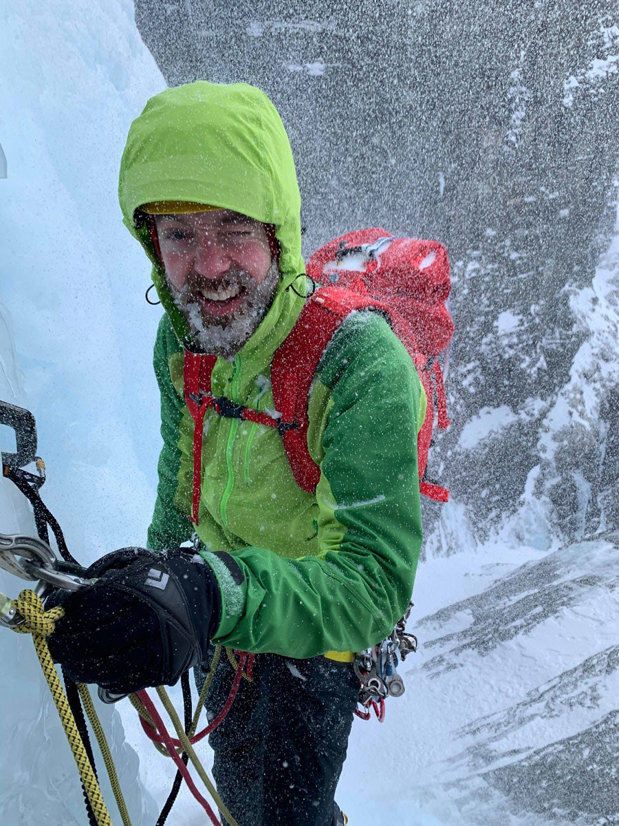 MASETE: Steinar holder ut spindrift. gjølapilaren isklatring