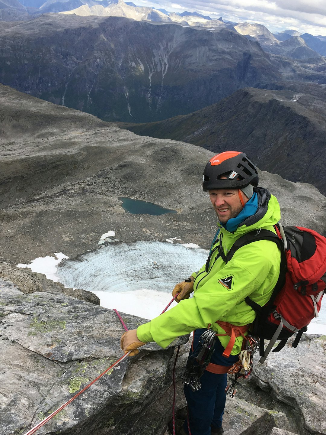 REDNINGSKLATRER: REDNINGSLEDER: Kevin Kolstad har vært medlem av Romsdal Fjellredningsgruppe i åtte år og overtok lederrollen i vår. Foto: Privat REDNINGSKLATRER: REDNINGSLEDER: Kevin Kolstad har vært medlem av Romsdal Fjellredningsgruppe i åtte år og overtok lederrollen i vår. Foto: Privat