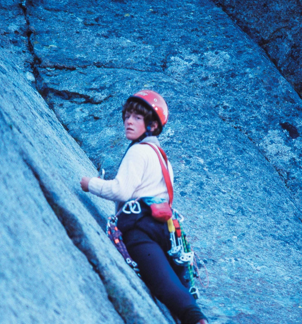 ROPEGUN: På tur i Lofoten i 1987. Ble det vanskelig for gutta, ble Berit sendt i tet. Da kom de seg opp. Fra Rom og  Cola (5+) på Kalle. Foto: Privat