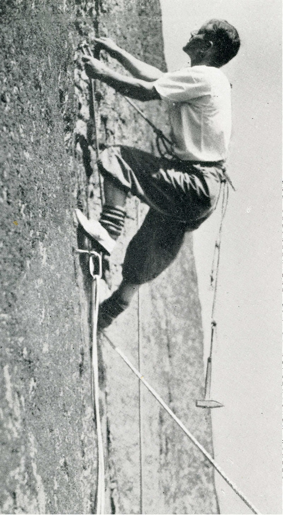 Teknisk: Bolteklatring på Bolterisset (6) i Østveggen. Foto: Fra Friluftsboka (1941) Teknisk: Bolteklatring på Bolterisset (6) i Østveggen. Foto: Fra Friluftsboka (1941)
