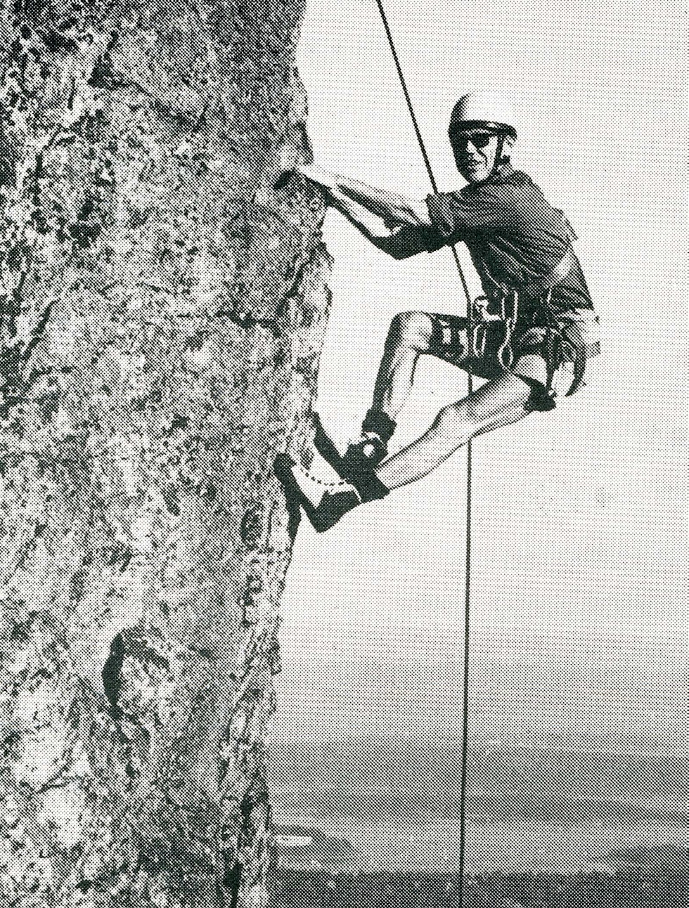 Solo: Ola Hanche Olsen «clogger» Stueveggen (5+) i Sydstupet i 1978. Foto: Knut Ihlen Tønsberg. Solo: Ola Hanche Olsen «clogger» Stueveggen (5+) i Sydstupet i 1978. Foto: Knut Ihlen Tønsberg.