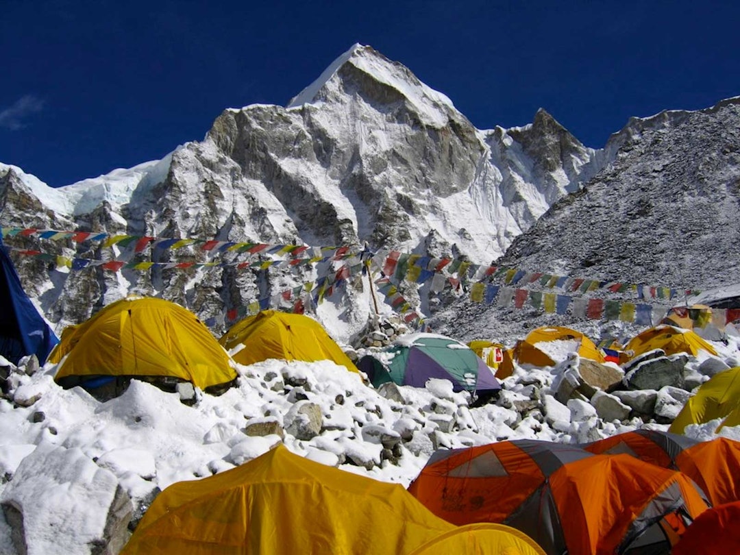 Teltliv: Fra Mount Everest Base Camp. Foto: Ralf Dujmovits.