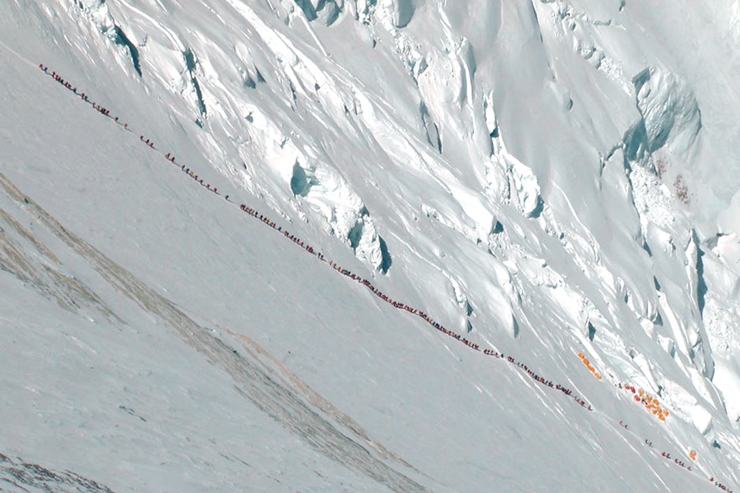 Mylder: Som små maur i kø på Mount Everest. Mylder: Som små maur i kø på Mount Everest.