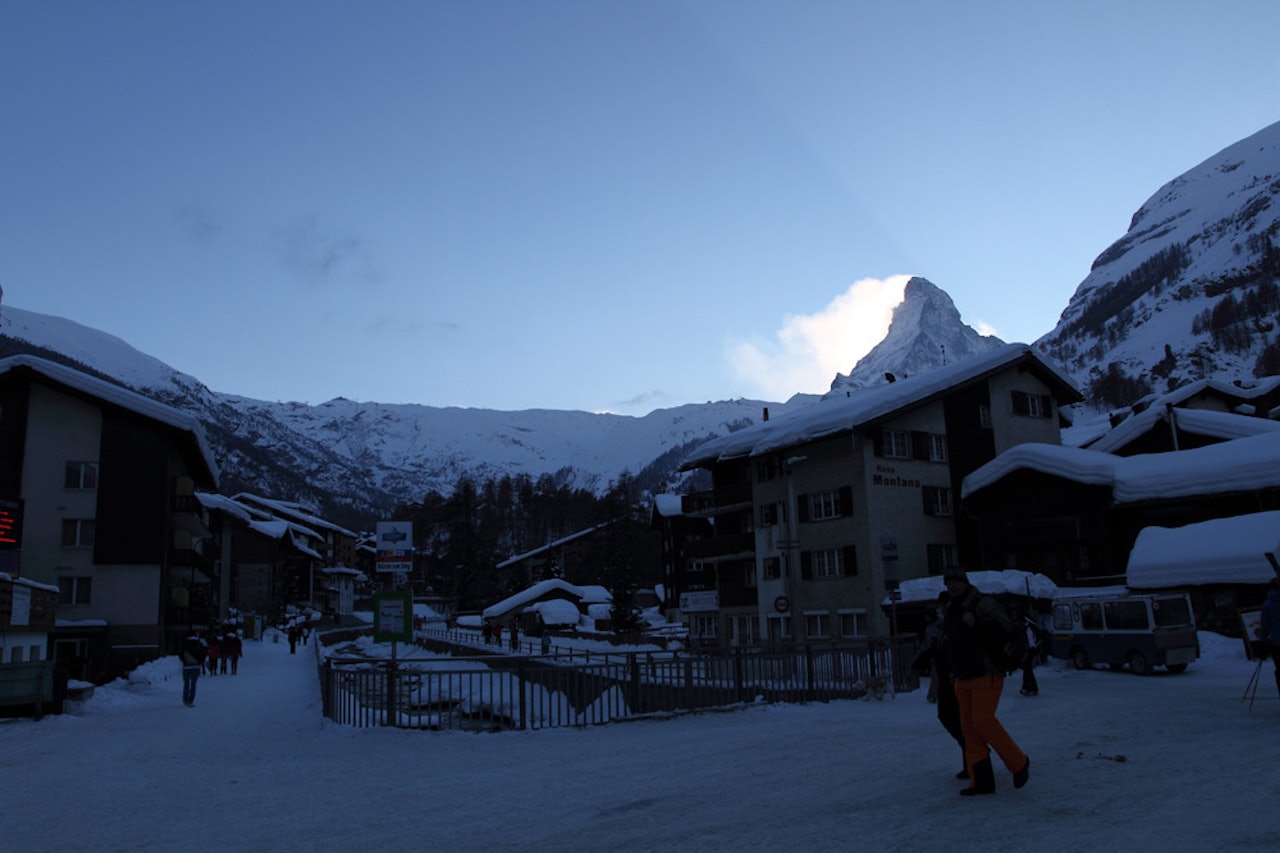 ARKIVFOTO: Matterhorn, sett fra byen Zermatt. Foto: Tore Meirik ARKIVFOTO: Matterhorn, sett fra byen Zermatt. Foto: Tore Meirik