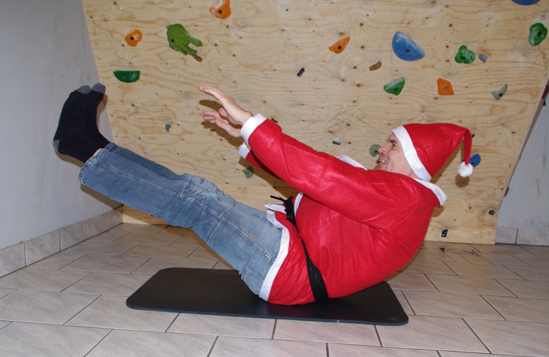 ØVELSE 3: Sit ups (saks). ØVELSE 3: Sit ups (saks).