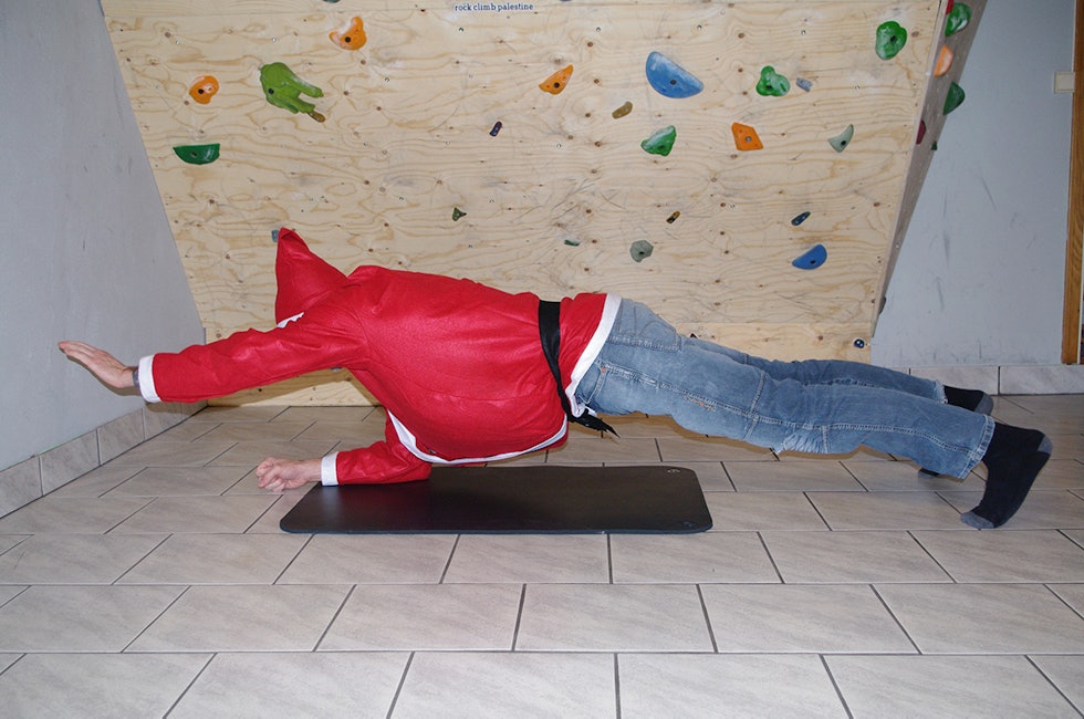ØVELSE 3: Planke med arm fremover.