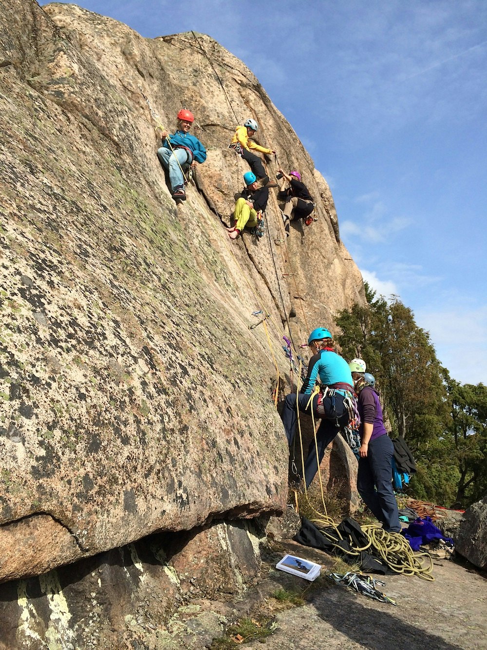 girlsoncracks1 girlsoncracks1