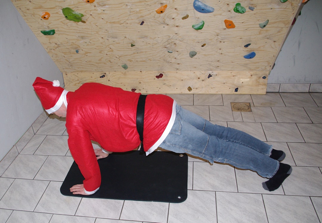 ØVELSE 4: Push-ups med indre vridning.  ØVELSE 4: Push-ups med indre vridning.