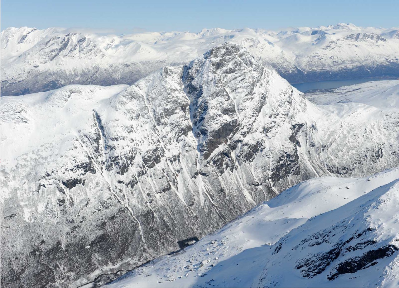Klubbviktinden fra vest. Foto: Rune Dahl / Toppturer rundt Narvik. Klubbviktinden fra vest. Foto: Rune Dahl / Toppturer rundt Narvik.