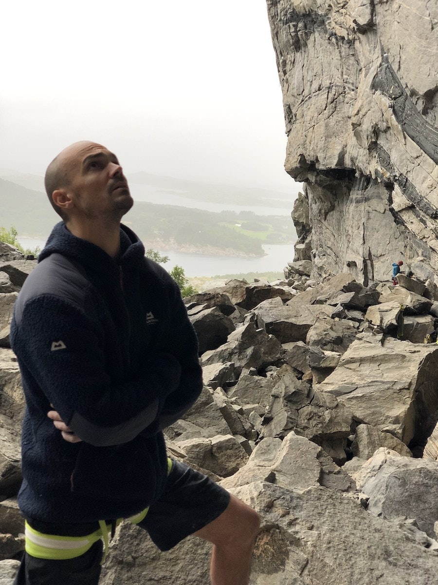 Martin Mobråten er mer gira på å klatre ute. Mye grunnet det sosiale og det gir en annen dimensjon. Martin Mobråten