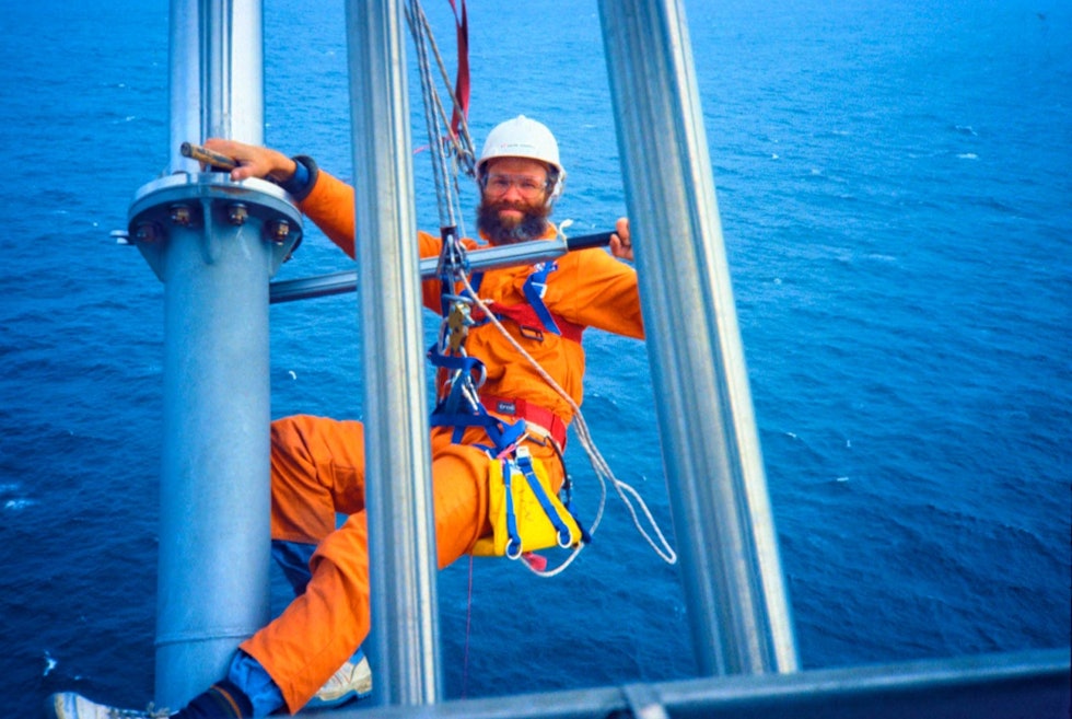 Trygg i høyden: Sikringsleder Børge Østigård fra Aak på jobb i Nordsjøen rundt 1990. Foto: Privat Industriklatring-3