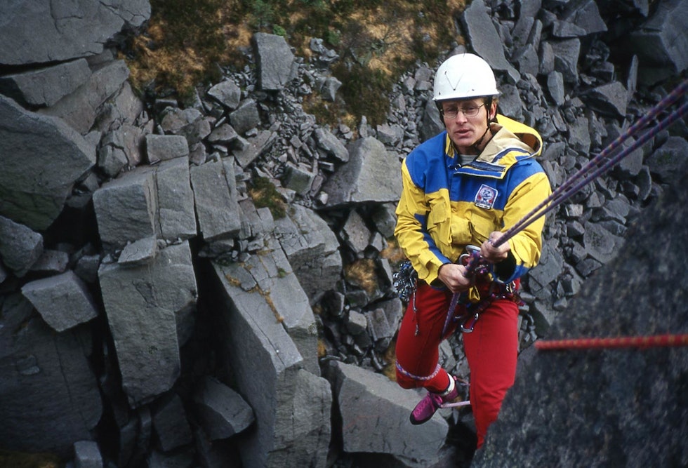POLAKKRUTA: Olav Båsen i klassisk gul Norrøna goretex fra det som antagelig er første forsøk på Polakkruta i 1993. Foto: Leif Kr. Jensen Jossingfjord-klatreruter-4