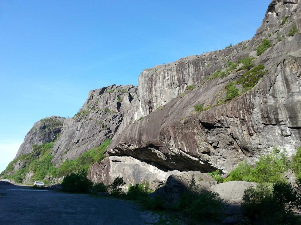 NATURSKJØNT: Jøssingfjord tilbyr ikke bare klatring i verdensklasse, her finner du også vakre fjorder og glattskurte svaberg. Foto: Mike Hutton Jossingfjord-klatreruter-7