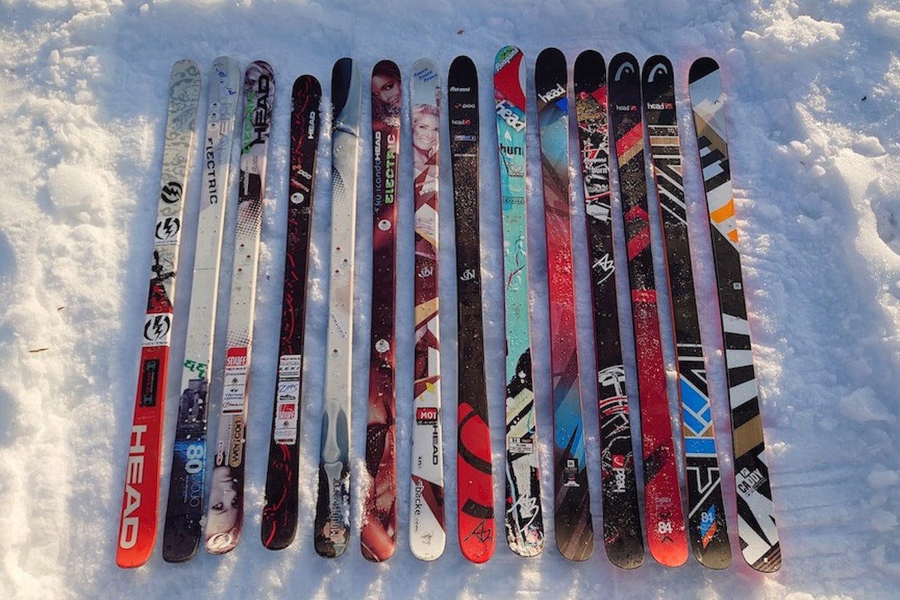 SKISPONS: Anders Backe har signert ny avtale med Head etter 14 år. Her er alle modellene - til sammen 14. Foto: Privat SKISPONS: Anders Backe har signert ny avtale med Head etter 14 år. Her er alle modellene - til sammen 14. Foto: Privat