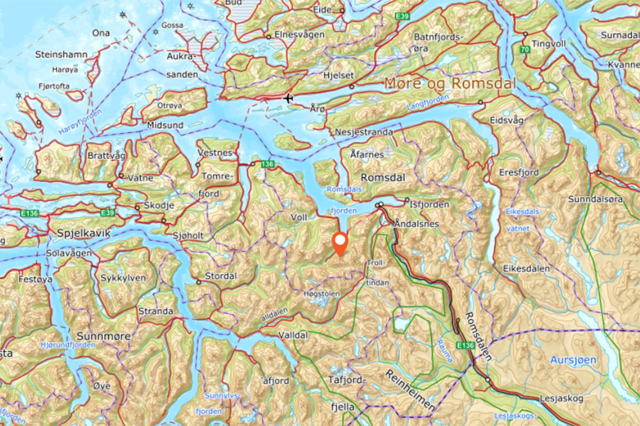 DØDE: Mannen i 40-årene, som ble tatt i et skred på Gråfonnfjellet, døde av skadene. Foto: Norgeskart Rauma skredulykke