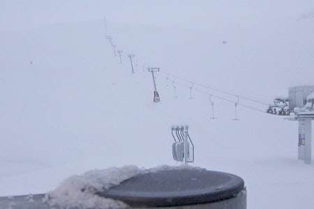 ÅPNER: Det snør bra i Myrkdalen om dagen. Slik så det ut i skianlegget en dag før åpning. Foto: Myrkdalen Myrkdalen