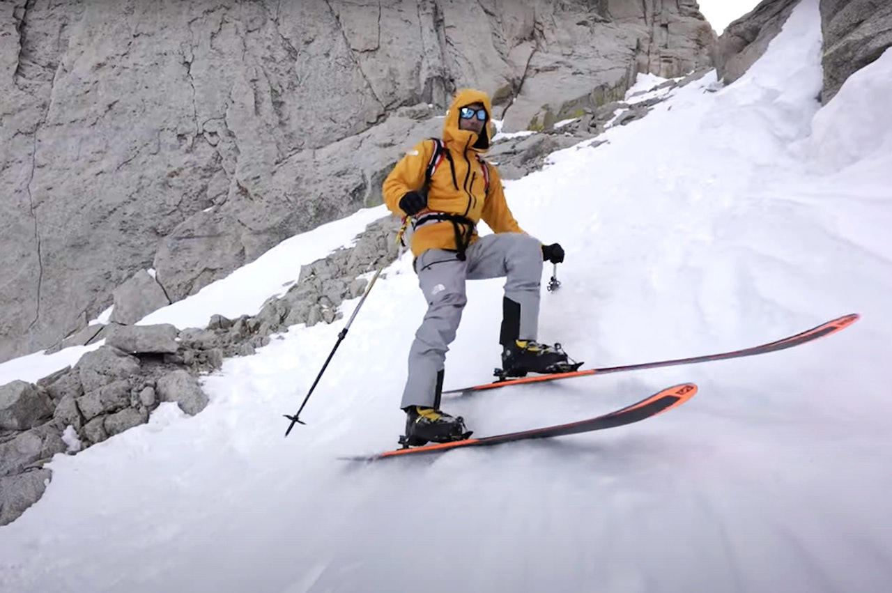 PÅ BORTEBANE: Alex Honnold er bedre til å klatre enn å kjøre ski - heldigvis er konsekvensene litt mindre i den isete renna på Mount Whitney enn uten tau på El Capitan. Foto: Bjarne Salén The Fifty Cody Townsend Alex Honnold
