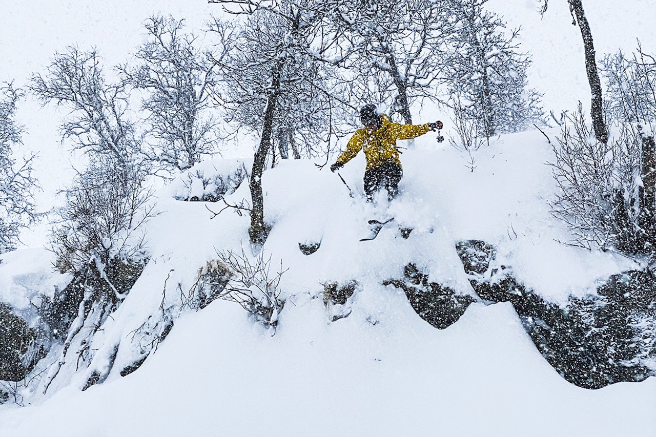 HODLEKVESKOGEN: Slik så det ut i Hodlekve i helga. Her nyter Viktor Persson nysnøen. Foto: Bård Basberg HODLEKVESKOGEN: Slik så det ut i Hodlekve i helga. Her nyter Viktor Persson nysnøen. Foto: Bård Basberg