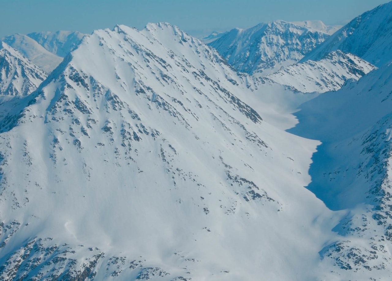 SNØSKRED: Minst to personer er tatt i et snøskred på Sofiatinden i Lyngen. Foto: Frode Hansen/Lyngen Røde Kors Sofiatinden snøskred Lyngen