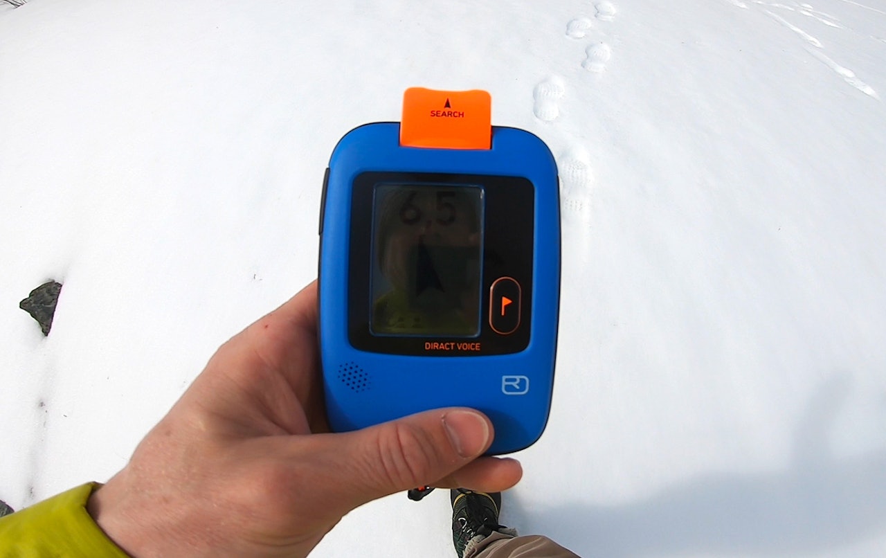 SNAKKER NORSK: Den nye sender/ mottakeren forteller deg hva du skal gjøre – på norsk. Foto: Tore Meirik skredsøker ortovox