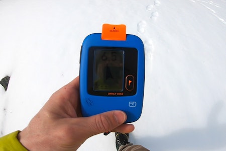 SNAKKER NORSK: Den nye sender/ mottakeren forteller deg hva du skal gjøre – på norsk. Foto: Tore Meirik skredsøker ortovox