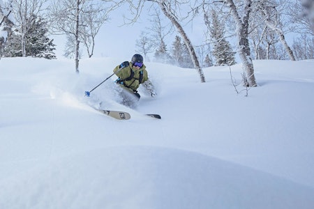 BREDE: Her er seks gode grunner til å kjøpe brede pudderski. Foto: Kalle Hägglund Pudderski