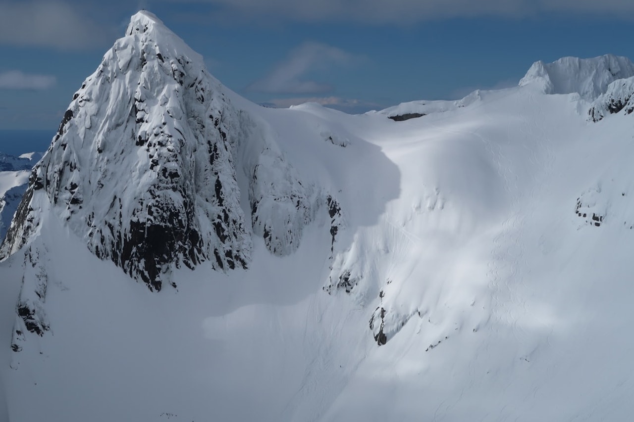POPULÆRT FJELL: Geitgaljen er et populært skifjell i Lofoten. Her fra et skred i 2017. Foto: Bård Smestad Geitgaljen