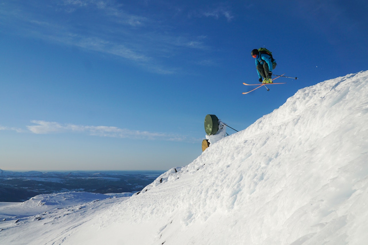 FRIKJØRING ETTER SKOLEN: Oskar Volent velger nokså tøffe sporvalg på vei ned fra Ruten. Foto: Kjetil Volent topptur ruten