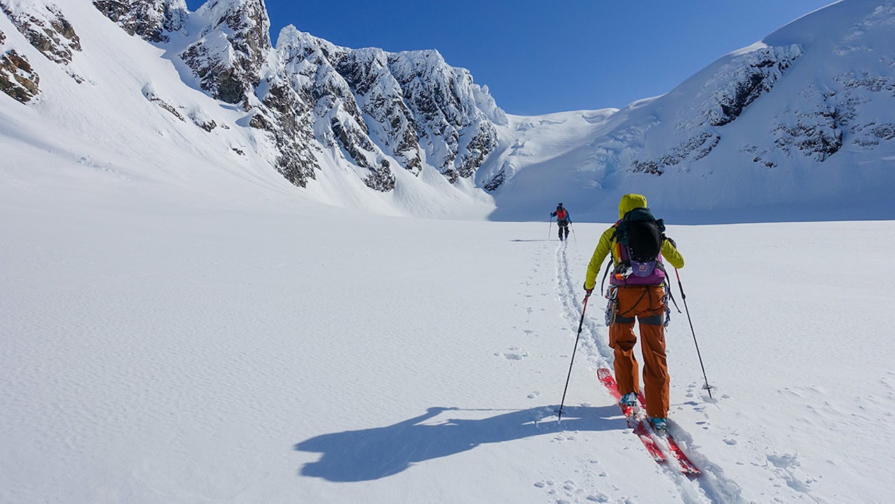 KORREKSJON: Onsdagens skredhendelse i Lyngsalpene skjedde ikke på Blåisen (bildet, som viste seg fra sin beste side den dagen), men på Sydvestbreen. Foto: Jøran Dahlhaug snøskred Lyngsalpene Blåisen