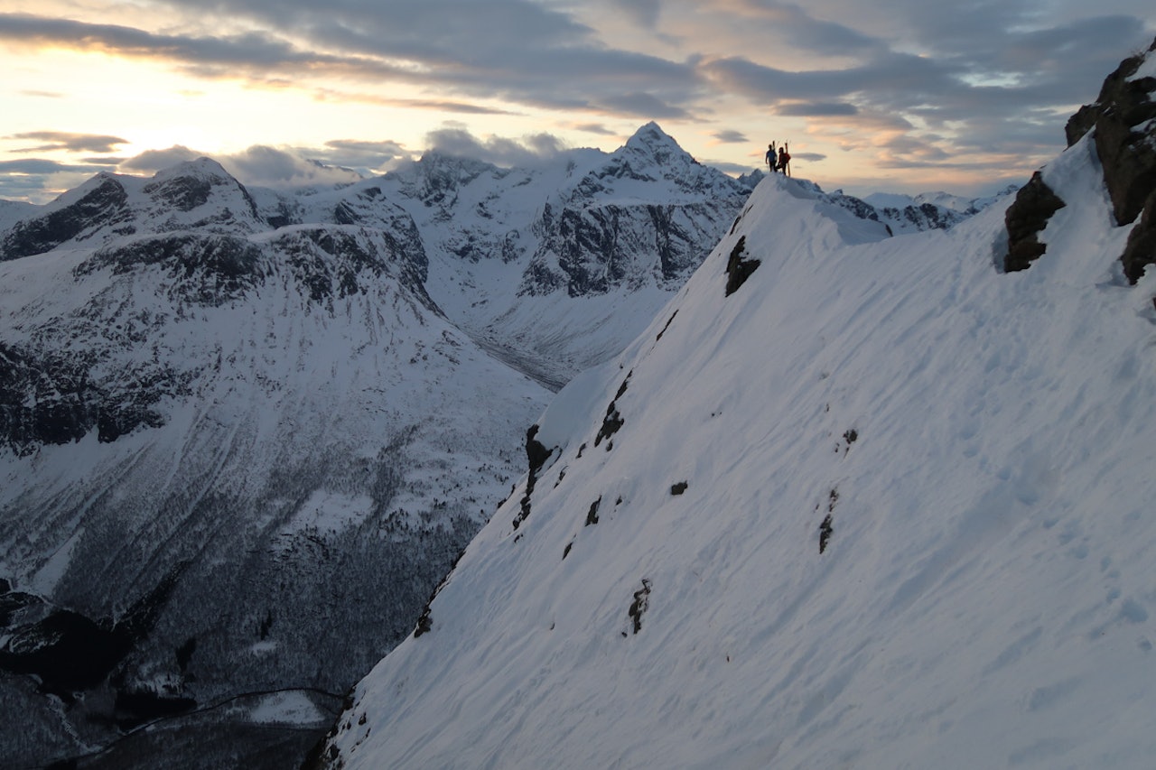 PÅ TOPPTUR: Bård Smestad var en av de som fant veien til fjellet i helga. Her i Romsdalen. Foto: Bård Smestad PÅ TOPPTUR: Bård Smestad var en av de som fant veien til fjellet i helga. Her i Romsdalen. Foto: Bård Smestad