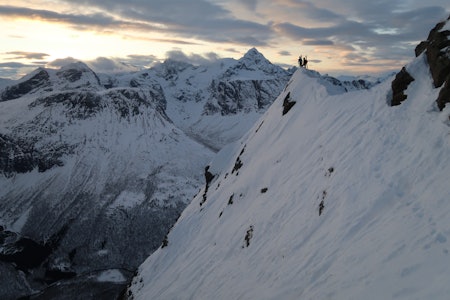 PÅ TOPPTUR: Bård Smestad var en av de som fant veien til fjellet i helga. Her i Romsdalen. Foto: Bård Smestad
