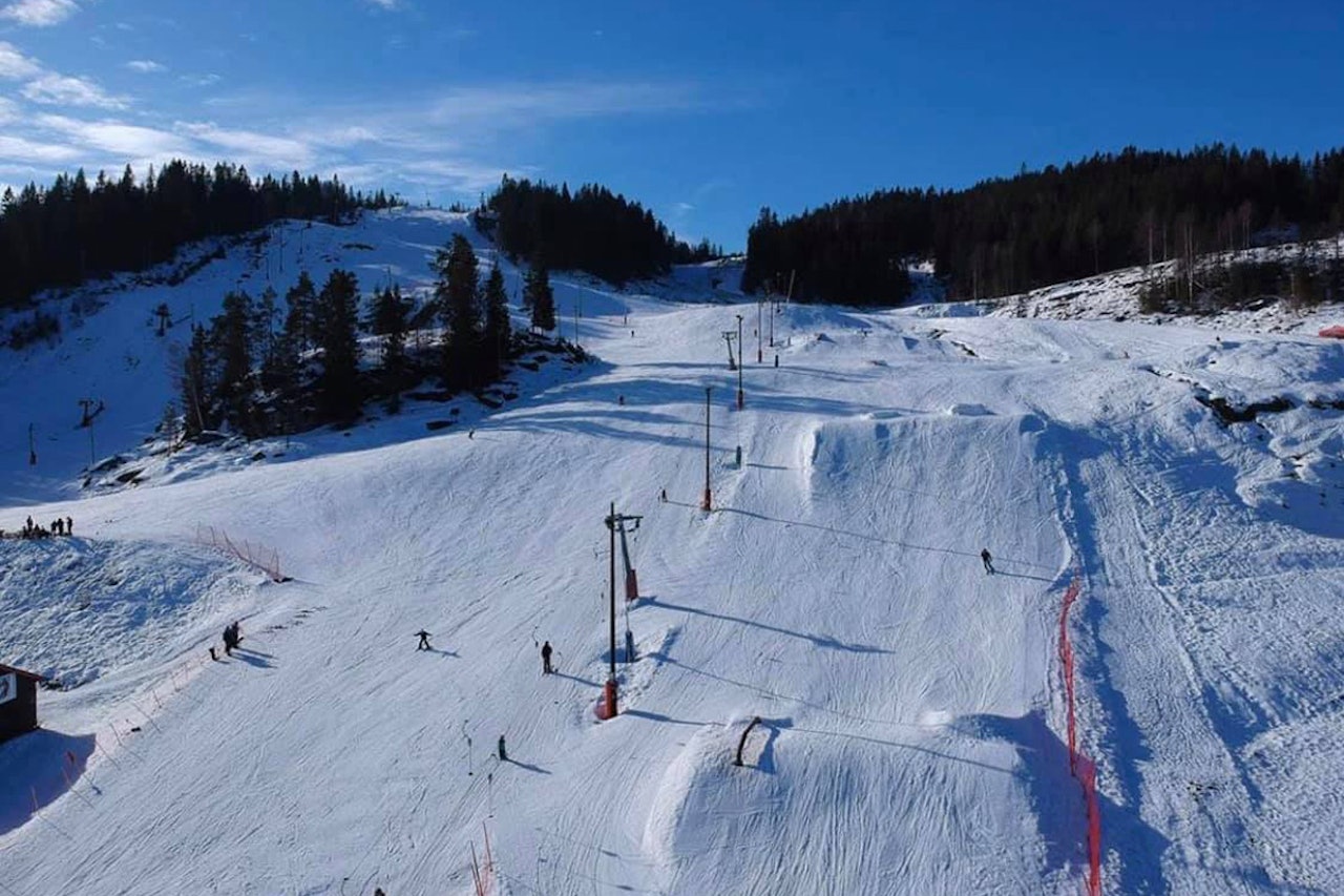 Marikollen skisenter er nærme Oslo sentrum og stedet Henrik Kristoffersen lærte seg å kjøre ski. Marikollen skisenter løypekart