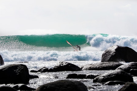 PERFEKT SIDE OFF: Endre Espeland lader opp for å smække den grønne leppa på Pisserenna. Bilde: Otto Motzke PERFEKT SIDE OFF: Endre Espeland lader opp for å smække den grønne leppa på Pisserenna. Bilde: Otto Motzke