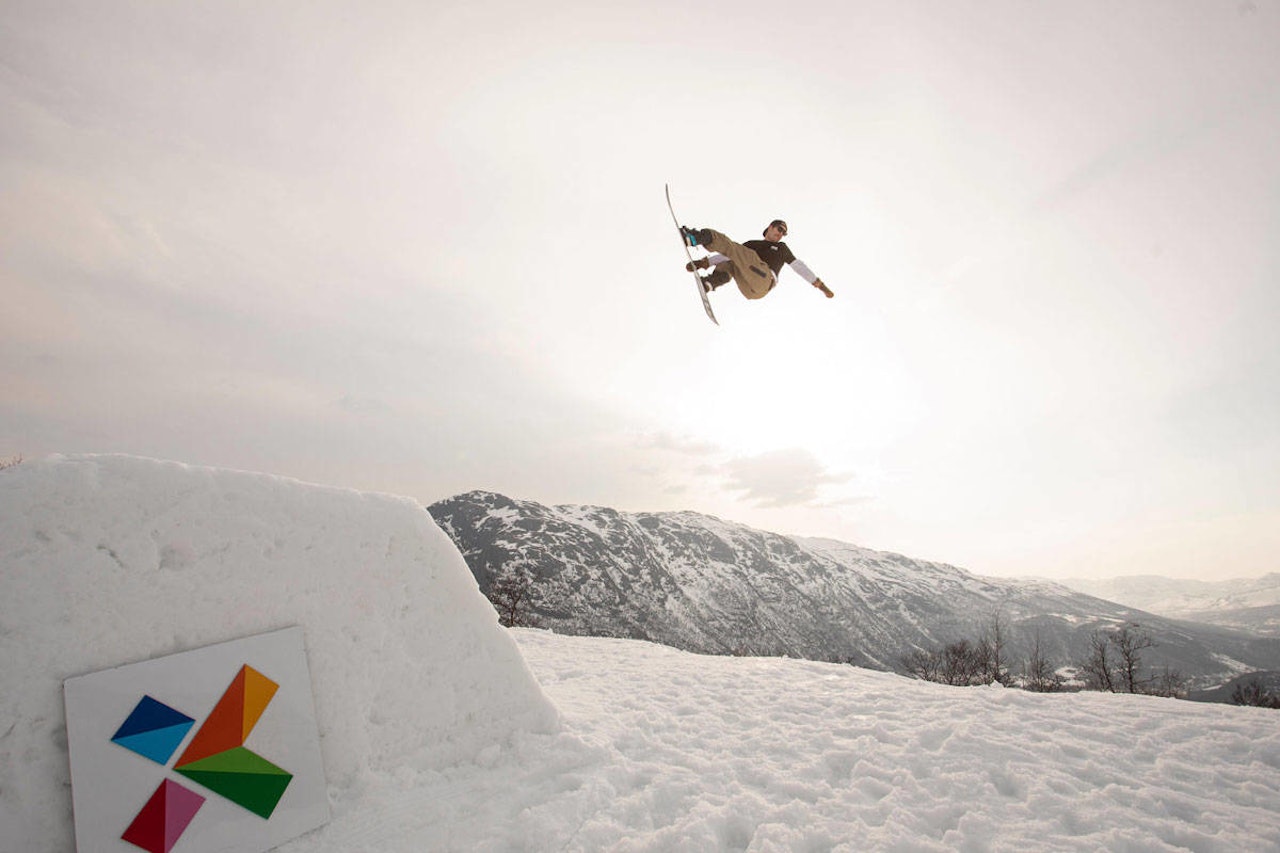 Solheisen har fått navnet sitt for en grunn. Foto: Kalle Hägglund Solheisen skisenter grøndalen hemsedal skistar harahorn Tuv alpint snowboard fri flyt guide snowboard ski freeride