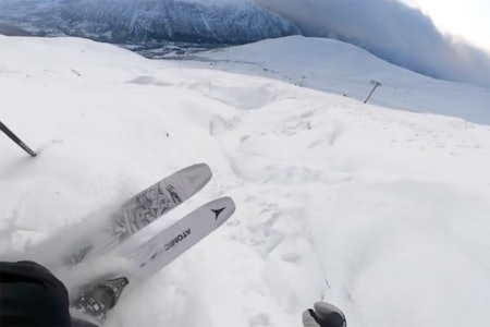 SESONGÅPNING: Klaus Finne testet skianlegget på Voss lørdag. Foto: Skjermdump