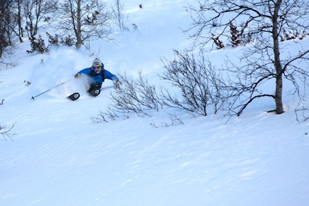 FRIKJØRINGSOMRÅDER: Forlengelsen av den nye ekspressheisen åpner fine frikjøringsområder. Her er Markus Nilsen i Pekkarenna. Foto: Tore Meirik Pekkarenna Oppdal Vangslia ekspressheisen