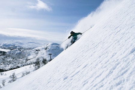 ÅPNER: Hovden i Bykle åpner skiheisen igjen. Her fra skianlegget rett før påske. Foto: Robin Tiller Hovden